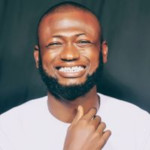 Khris Steven è un esperto di canali di vendita e marketing di contenuti che trae la passione di aiutare le persone a servire di più e avere un impatto online