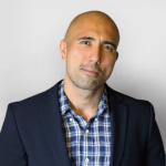 Sono un copywriter e imprenditore SaaS con un background di ricerca negli studi di propaganda. In passato, sono stato direttore marketing di una società di editing di ricerca a Taipei, nonché direttore creativo di una delle agenzie di e-commerce in più rapida crescita in Australia.