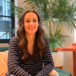 Yana Carstens, strategă de proiectare a produsului și lider de proiectare, cu o experiență de peste zece ani în companiile inginerești din EdTech și FinTech, unde a introdus și scalat cu succes practici de gândire a designului.